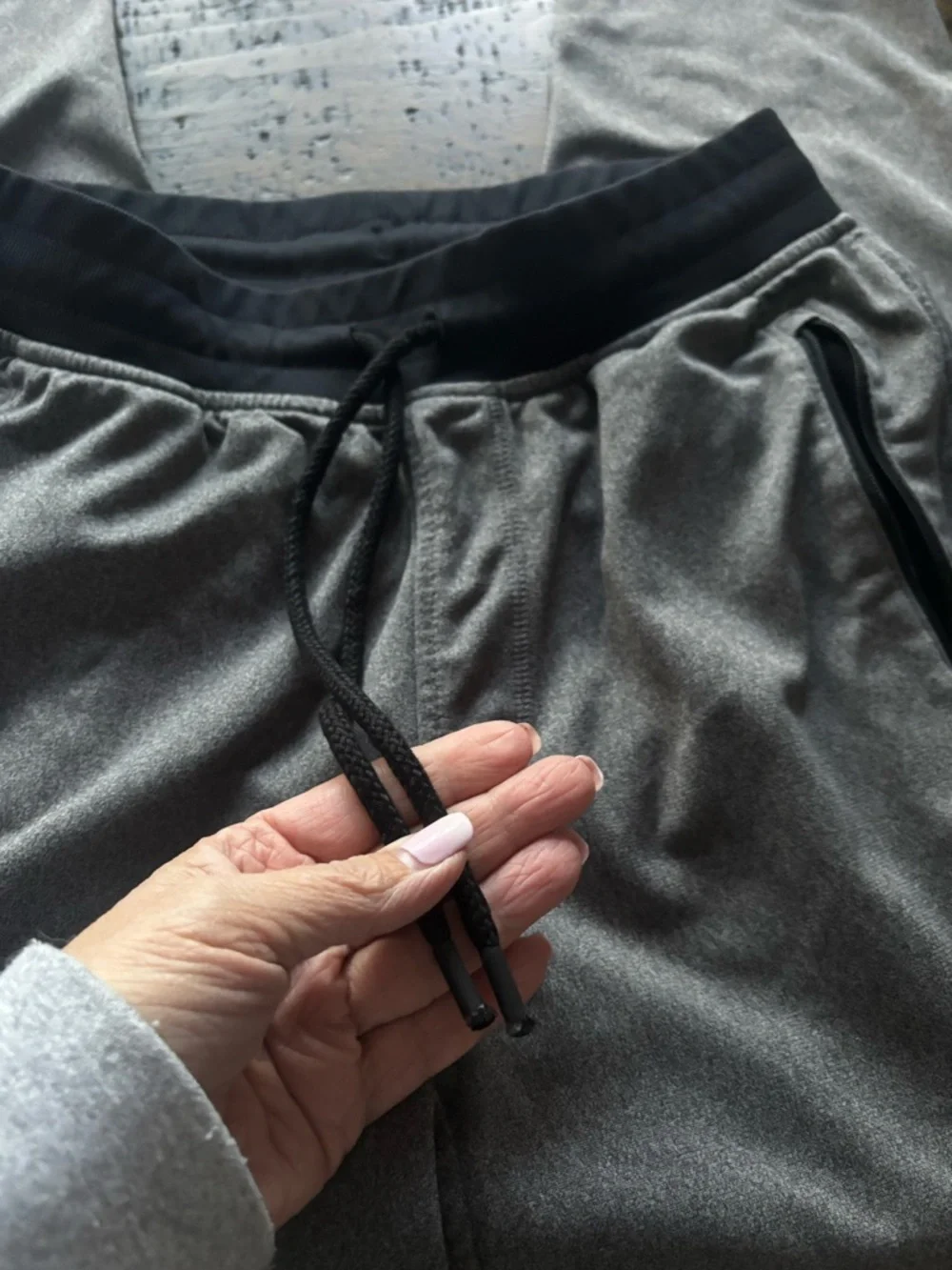 Under Armour ColdGear Gray Joggers - Men’s Small - Loose Fit-Excellent Condition